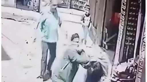 الأمن يضبط متهمة بالاعتداء على زوجة ابنها في المحلة بسبب خلافات أسرية الأمن يضبط متهمة بالاعتداء على زوجة ابنها في المحلة بسبب خلافات أسرية