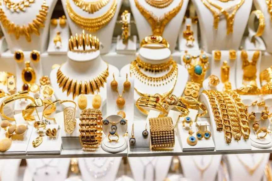 سعر الذهب عيار 24 اليوم في مصر.. انخفاض 10 جنيهات وعيار 21 يسجل 6220 جنيهاً