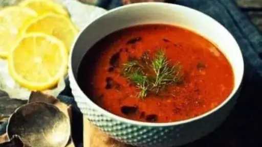 شوربة الطماطم الإسبانية.. نكهة استثنائية في كل طبق