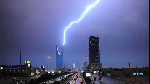 أمطار رعدية وسيول في السعودية من الجمعة إلى الثلاثاء.. الدفاع المدني يحذر... أمطار رعدية وسيول في السعودية من الجمعة إلى الثلاثاء.. الدفاع المدني يحذر من 13 منطقة متأثرة