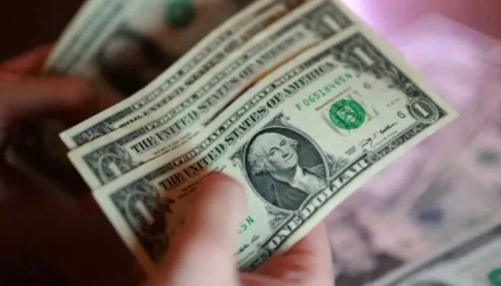 سعر الدولار اليوم في البنوك.. الأخضر يسجل هذا الرقم أمام الجنيه