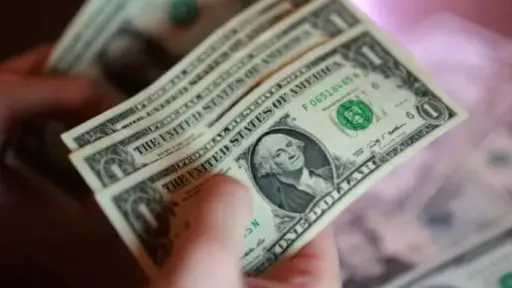 سعر الدولار اليوم في البنوك.. الأخضر يسجل هذا الرقم أمام الجنيه