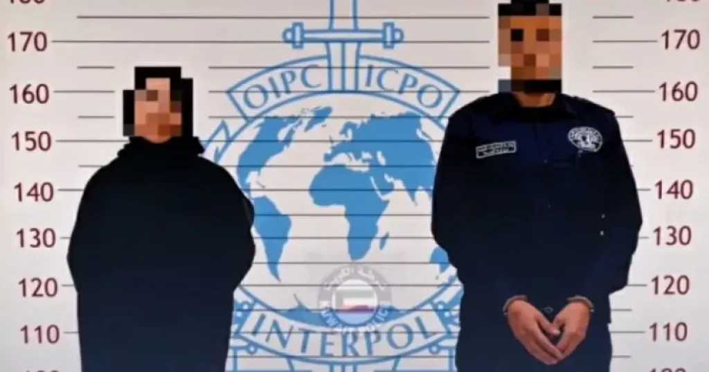 «طوابع معاد تدويرها».. حارس أمن وموظفة كويتية يسقطان في شبكة احتيال على الدولة