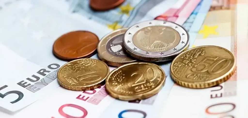 أسعار العملات اليوم.. الدولار عند 50.46 جنيه والدينار الكويتي يتصدر العملات العربية