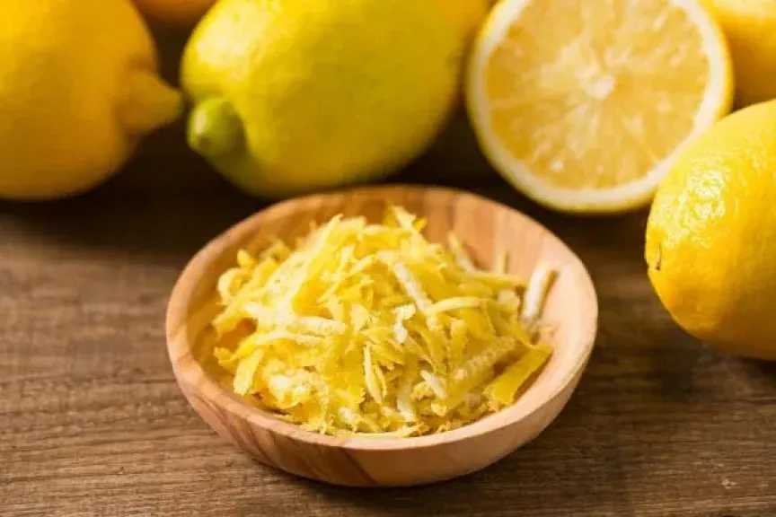 بدلًا من التخلص منه.. 5 استخدامات غير متوقعة لقشر الليمون في تنظيف وتعطير المنزل
