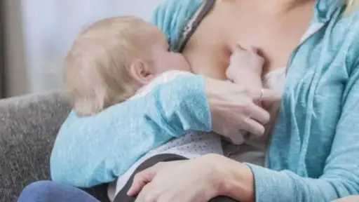 أهمية الرضاعة الطبيعية والتلامس الجلدي في اللحظات الأولى من حياة حديثي الولادة أهمية الرضاعة الطبيعية والتلامس الجلدي في اللحظات الأولى من حياة حديثي الولادة