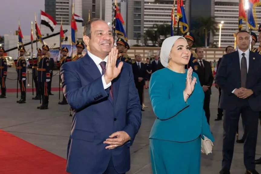انتصار السيسي ترحب بالرئيس الصيني وقرينته: «من أرض النيل نرحب بكل محبة»
