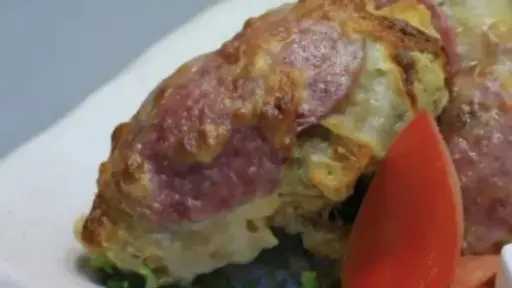 طبق مميز.. فراخ بانيه بالجبنة والسلامي طبق مميز.. فراخ بانيه بالجبنة والسلامي