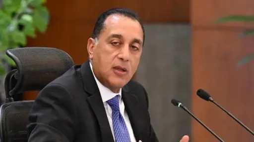 مدبولي يوضح حقيقة اللجان الاستشارية وموقفه من بيع قناة السويس