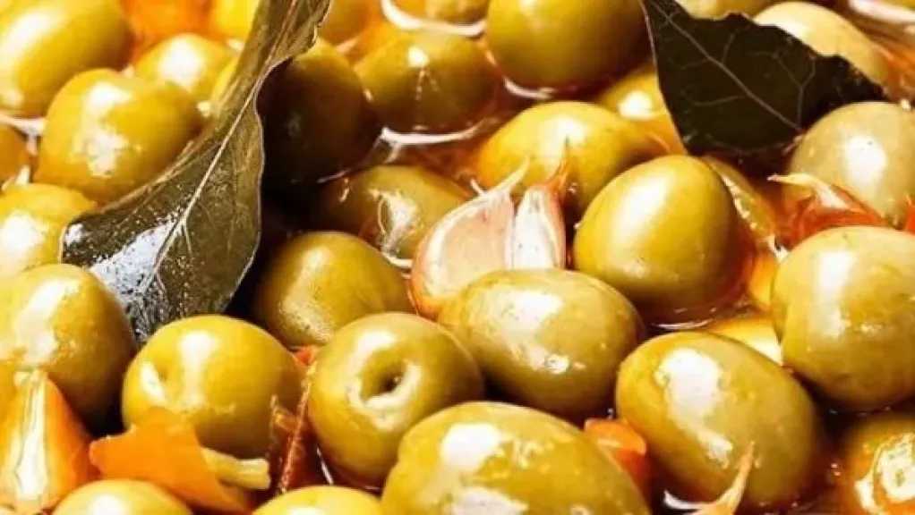 دليلك لتحضير مخلل الزيتون التفاحي الأخضر بنكهة لذيذة