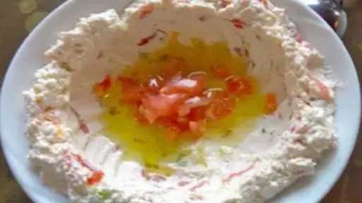 للأمهات.. مخبوزات الجبنة بالطماطم طريقة شهية لتقديمها للأطفال في اللانش بوكس