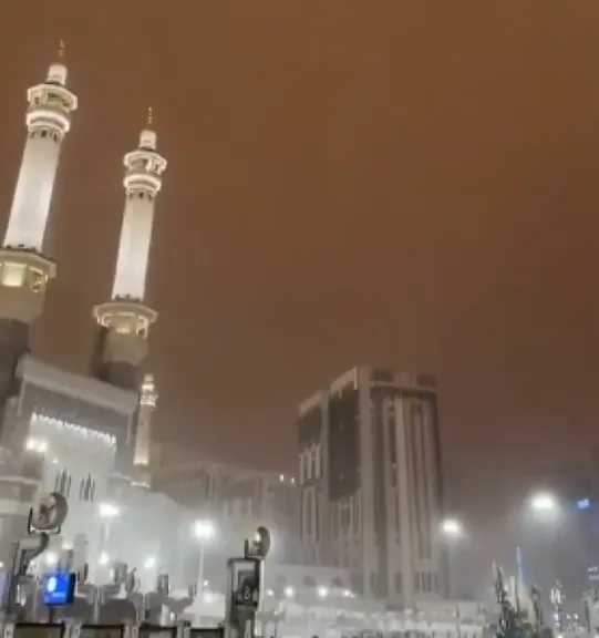 أمطار رعدية غزيرة على مكة المكرمة اليوم.. تحذيرات عاجلة من السيول والدفاع المدني يناشد المواطنين