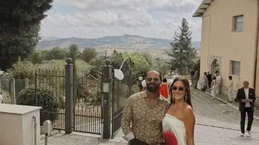أمينة خليل تخطف الأنظار بإطلالة صيفية أنيقة برفقة زوجها أمينة خليل تخطف الأنظار بإطلالة صيفية أنيقة برفقة زوجها