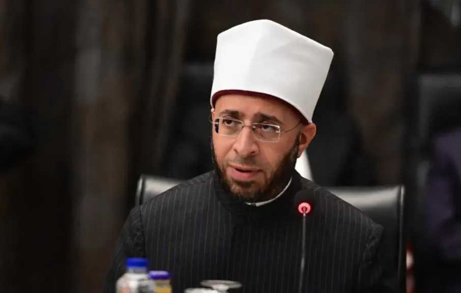 وزير الأوقاف يشهد مناقشة رسالة ماجستير لباحثة من ذوي الهمم بجامعة الأزهر.. ويمنحها درجة الماجستير في الفقه المقارن