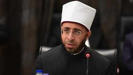 وزير الأوقاف يشهد مناقشة رسالة ماجستير لباحثة من ذوي الهمم بجامعة الأزهر..... وزير الأوقاف يشهد مناقشة رسالة ماجستير لباحثة من ذوي الهمم بجامعة الأزهر.. ويمنحها درجة الماجستير في الفقه المقارن