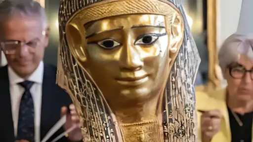 سويسرا تعيد إلى مصر قناعًا جنائزيًا من العصر البطلمي عمره أكثر من... سويسرا تعيد إلى مصر قناعًا جنائزيًا من العصر البطلمي عمره أكثر من ألفي عام