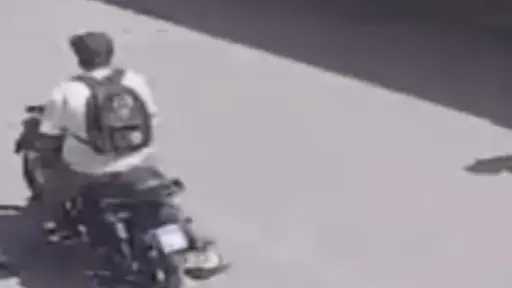 القبض على قائد دراجة نارية لاتهامه بدهس سيدة في العمرانية.. فيديو يوثق... القبض على قائد دراجة نارية لاتهامه بدهس سيدة في العمرانية.. فيديو يوثق الواقعة
