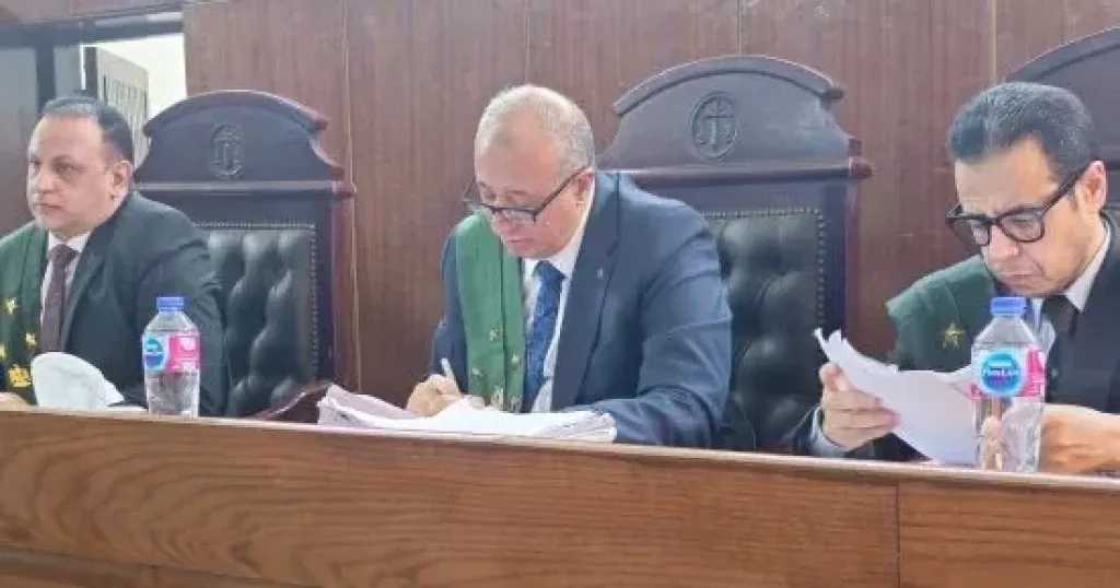 السجن المشدد 15 سنة لمتهم هدد فتاة عبر واتساب في سوهاج