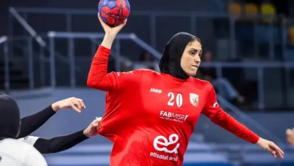 سيدات الأهلي يحققن فوزًا تاريخيًا على النصر 63-19 في دوري كرة اليد
