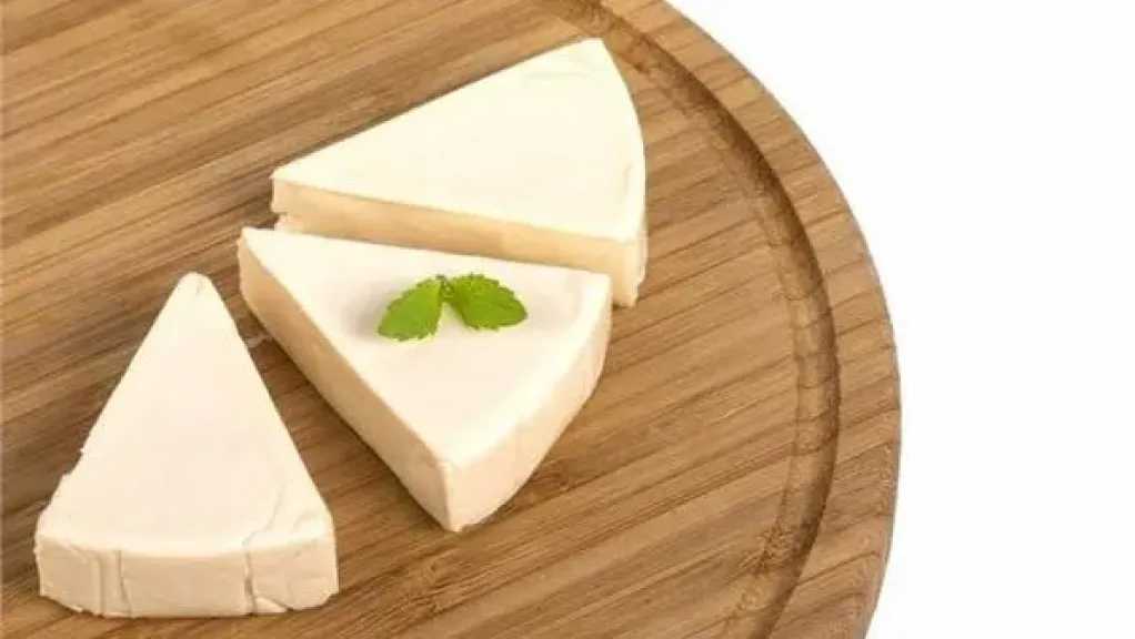 الجبن المثلثات.. هل الإفراط في تناولها يضر بالصحة؟ تعرفي على أبرز المخاطر