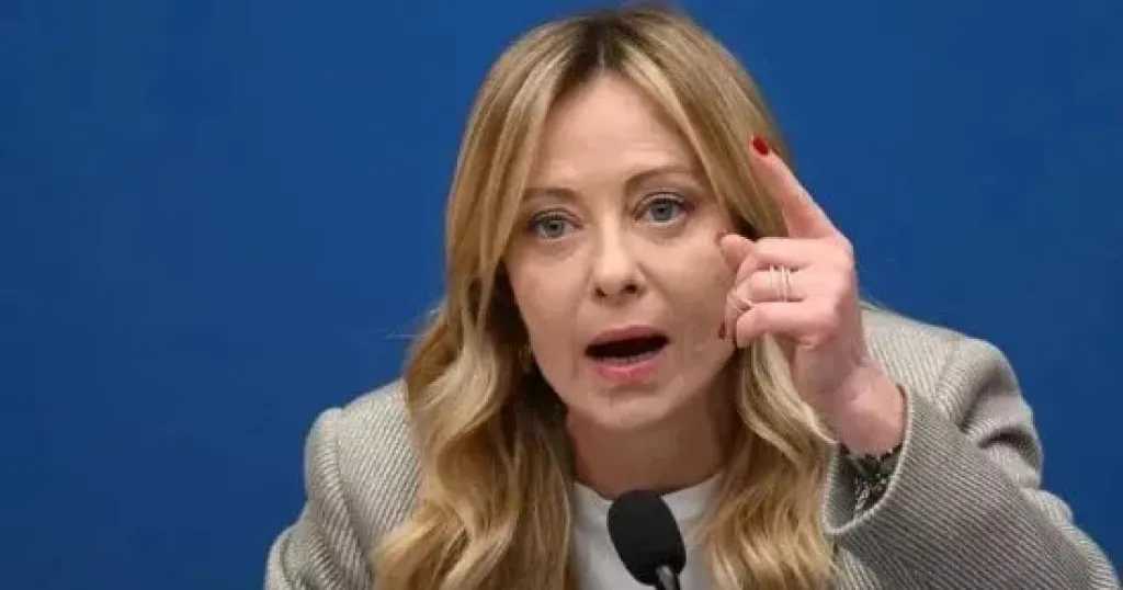 إيطاليا تشدد قواعد المدارس.. ميلوني تطرح قيودًا على الحجاب وأعداد الطلاب الأجانب