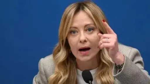 إيطاليا تشدد قواعد المدارس.. ميلوني تطرح قيودًا على الحجاب وأعداد الطلاب الأجانب إيطاليا تشدد قواعد المدارس.. ميلوني تطرح قيودًا على الحجاب وأعداد الطلاب الأجانب
