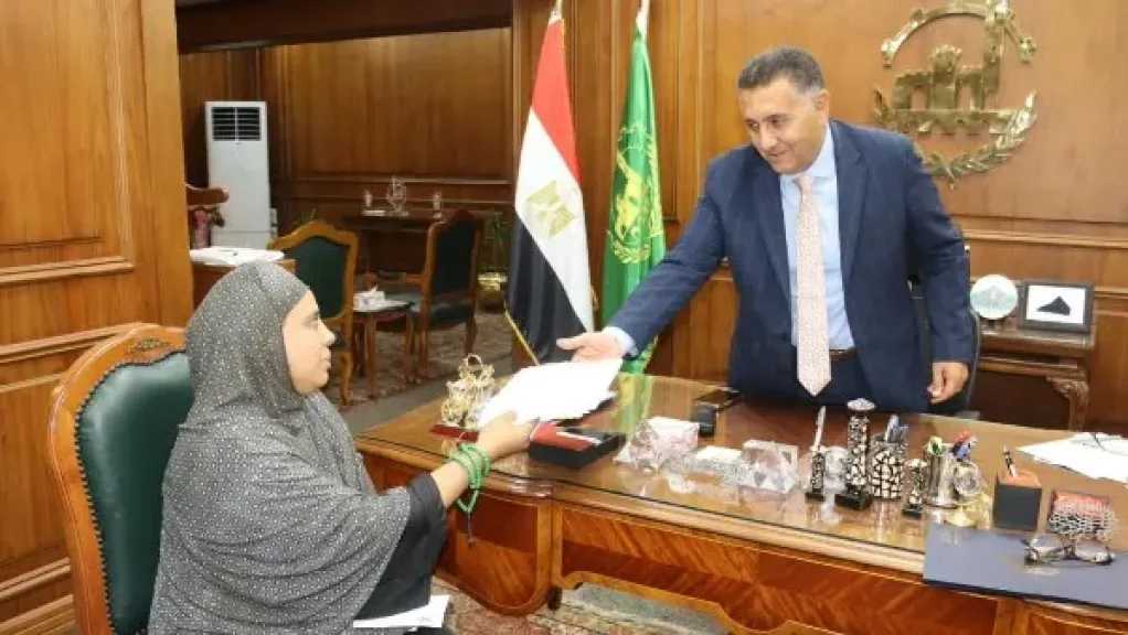 بعد استغاثتها على السوشيال ميديا.. محافظ القليوبية يوفر مسكنًا لسيدة ترعى 7 أطفال