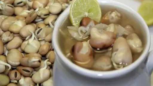 طريقة عمل شوربة الفول النابت.. وصفة دافئة وسهلة
