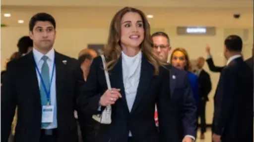 الملكة رانيا تخطف الأنظار بإطلالة أنيقة في نيويورك.. شاهد الملكة رانيا تخطف الأنظار بإطلالة أنيقة في نيويورك.. شاهد