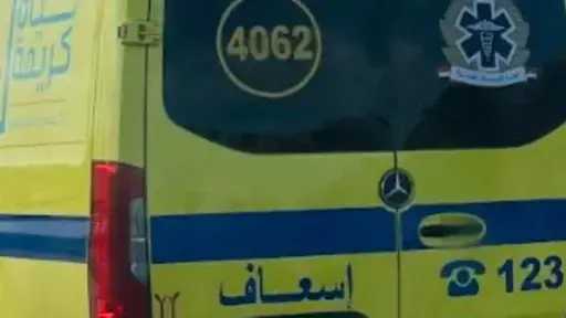 إصابة 5 من أسرة واحدة بينهم رضيع وطفل في انقلاب سيارة على صحراوي سوهاج