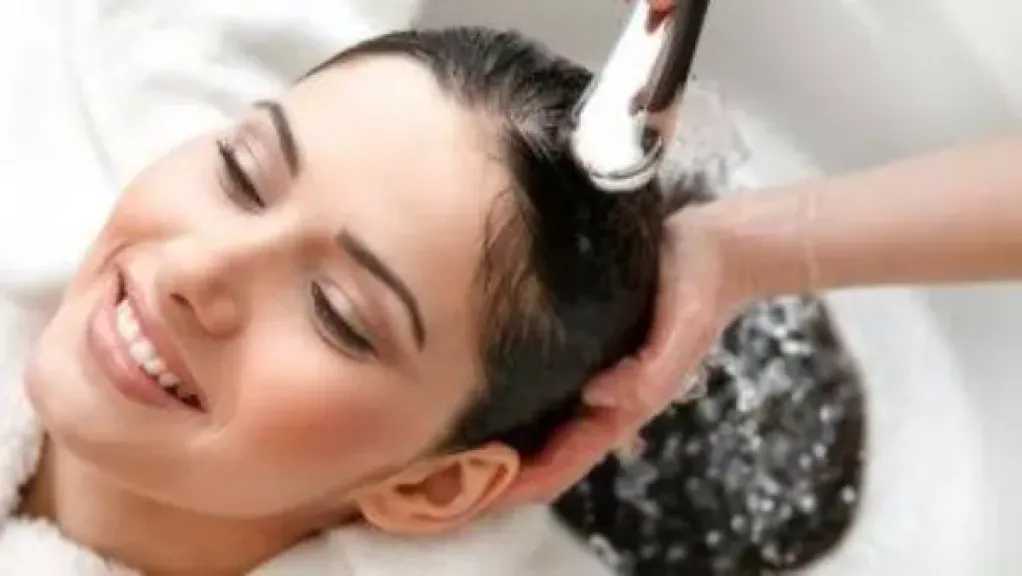 الشعر الجاف.. أسباب جفافه وأفضل طرق العناية به
