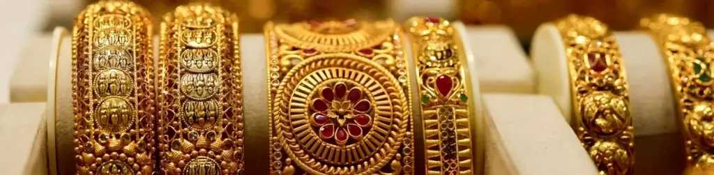 سعر الذهب اليوم في مصر عيار 21 يفقد 130 جنيهًا ويسجل 6100