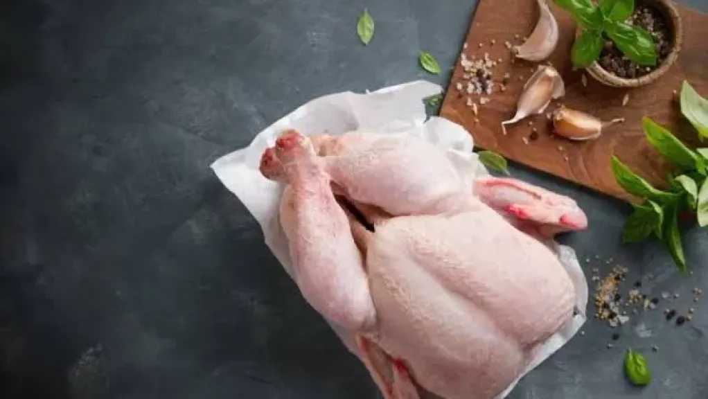 الفراخ النيئة في الثلاجة.. كام يوم تفضل آمنة قبل الطهي؟