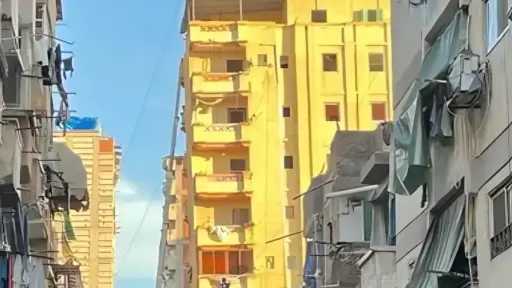 عقار بدر الجمال المائل في الإسكندرية.. قرار بإزالة 5 طوابق وإخلاء المنقولات