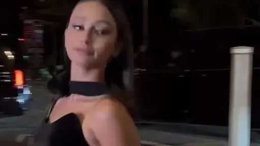 لينا صوفيا تخطف الأنظار في أسبوع الموضة بباريس بإطلالة من تصميم سارة أنسي