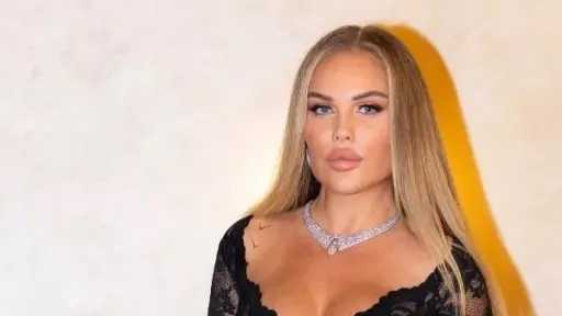 نيكول سابا تخطف الأنظار بفستان أسود قصير في أحدث جلسة تصوير