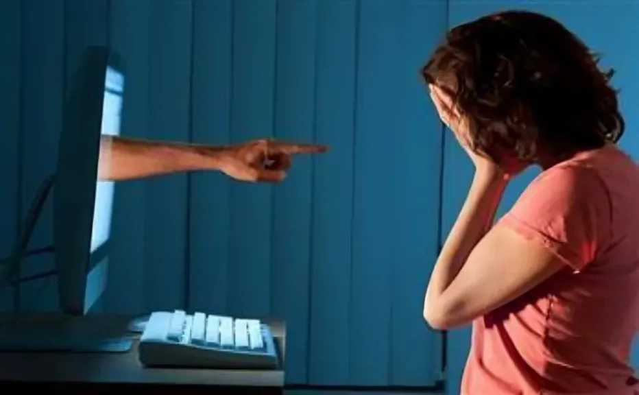 حبس عامل بمدينة نصر لاتهامه بابتزاز سيدة بصورها الخاصة