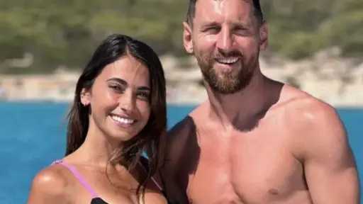 أنتونيلا روكوزو بعد وداع ميسي للأرجنتين: فخورون بك ودائمًا إلى جوارك أنتونيلا روكوزو بعد وداع ميسي للأرجنتين: فخورون بك ودائمًا إلى جوارك