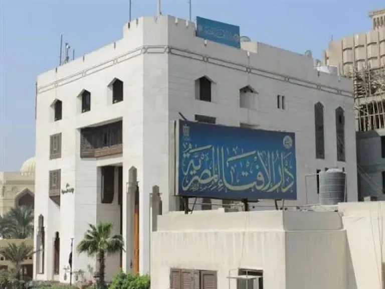 هل يقع الطلاق إذا حلف الزوج على ابنه وخالف أمره؟ أمين الفتوى يوضح الحكم