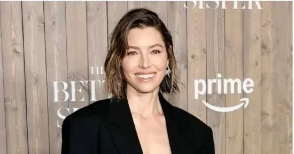 جيسيكا بيل تنضم إلى فيلم Playmates وتجسد زوجة خيالية لمؤسس مجلة Playboy