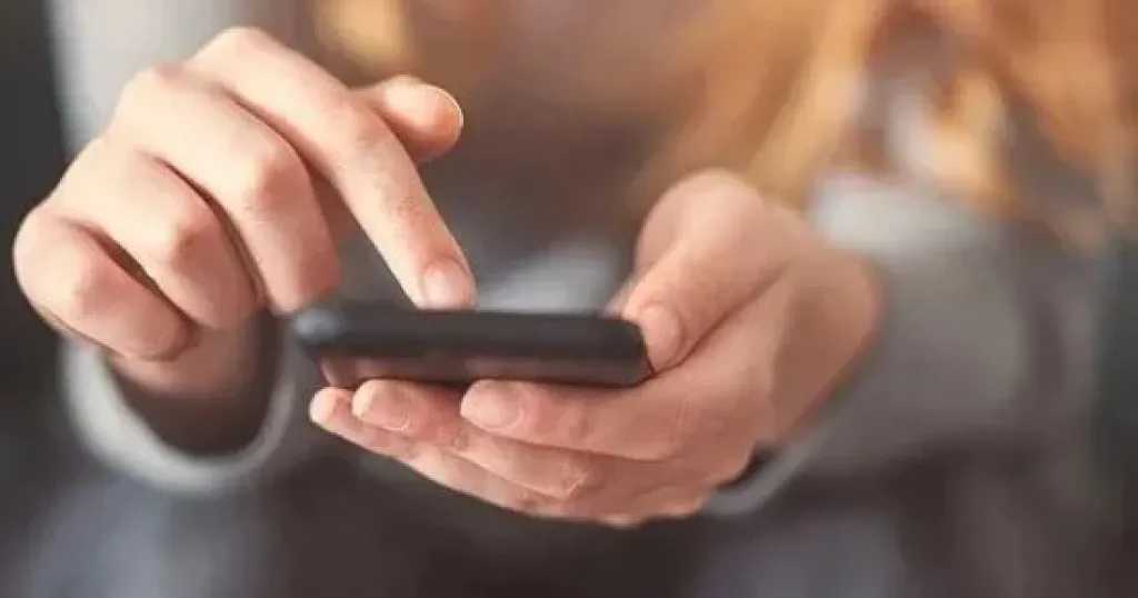 ضبط 4 سيدات بتهمة التسول الإلكتروني عبر البث المباشر في الجيزة
