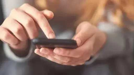 ضبط 4 سيدات بتهمة التسول الإلكتروني عبر البث المباشر في الجيزة