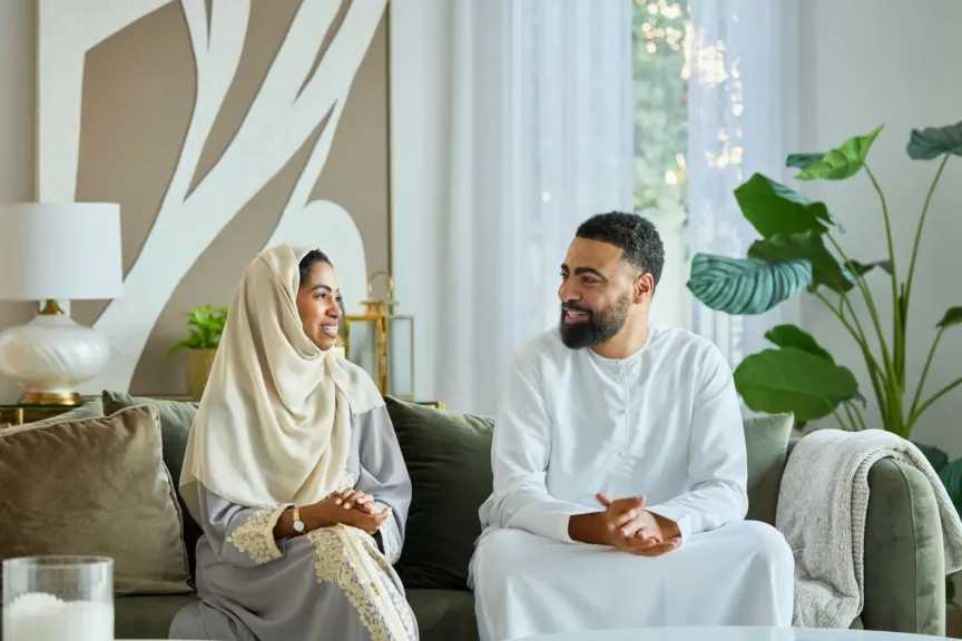 تجديد العلاقة الزوجية في الإمارات.. أفكار عملية للتوازن بين العمل والمنزل