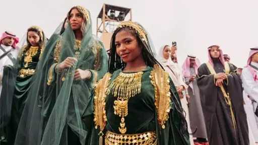 عادات المرأة السعودية وتقاليد الجدات.. مظاهر تراثية مستمرة في الحياة الحديثة