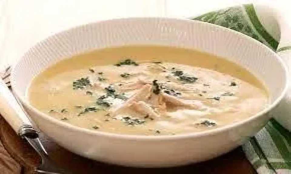سر الشوربة الغنية.. طريقة عمل شوربة الكريمة بالفراخ على أصولها زي المطاعم