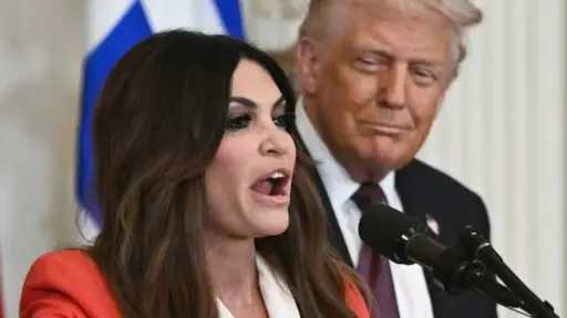 كيمبرلي جيلفويل تستقيل من منصب سفيرة أمريكا لدى اليونان وسط اتهامات بسوء... كيمبرلي جيلفويل تستقيل من منصب سفيرة أمريكا لدى اليونان وسط اتهامات بسوء السلوك