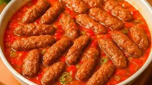 طريقة عمل كفتة الأرز المصرية بالصلصة.. سر التماسك ومنع تفككها أثناء القلي
