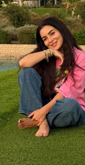 الفنانة مي عز الدين