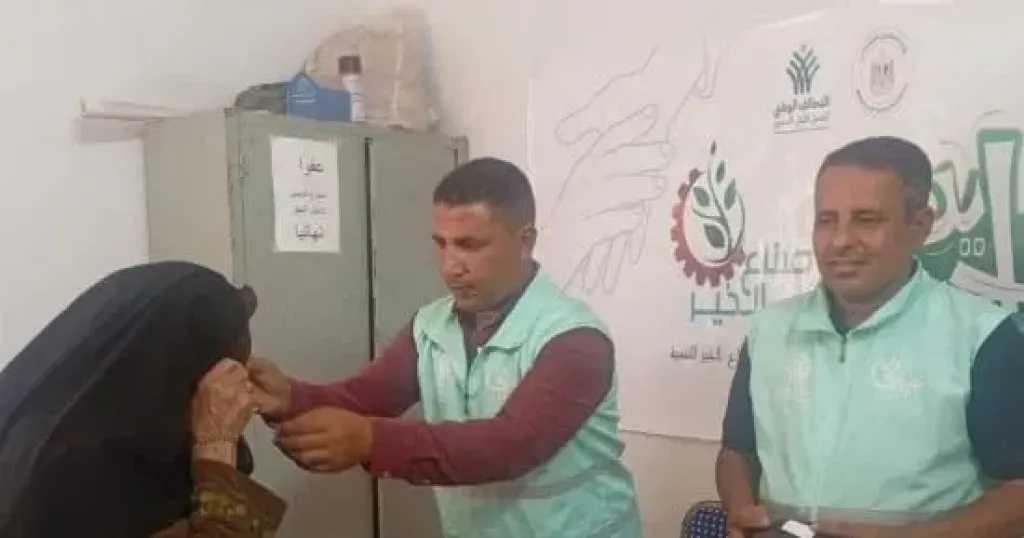 صناع الخير توزع 250 نظارة طبية على الأسر الأولى بالرعاية في بني سويف