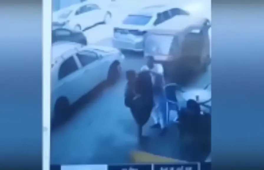 «الأهالي ستروها».. محمد الغيطي يكشف تفاصيل واقعة السيدة الأجنبية في الهرم